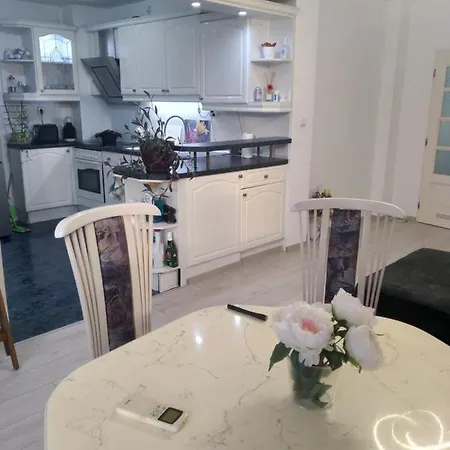 Spacious And Luxury 2 Bedroom Free Parking Apartman *
